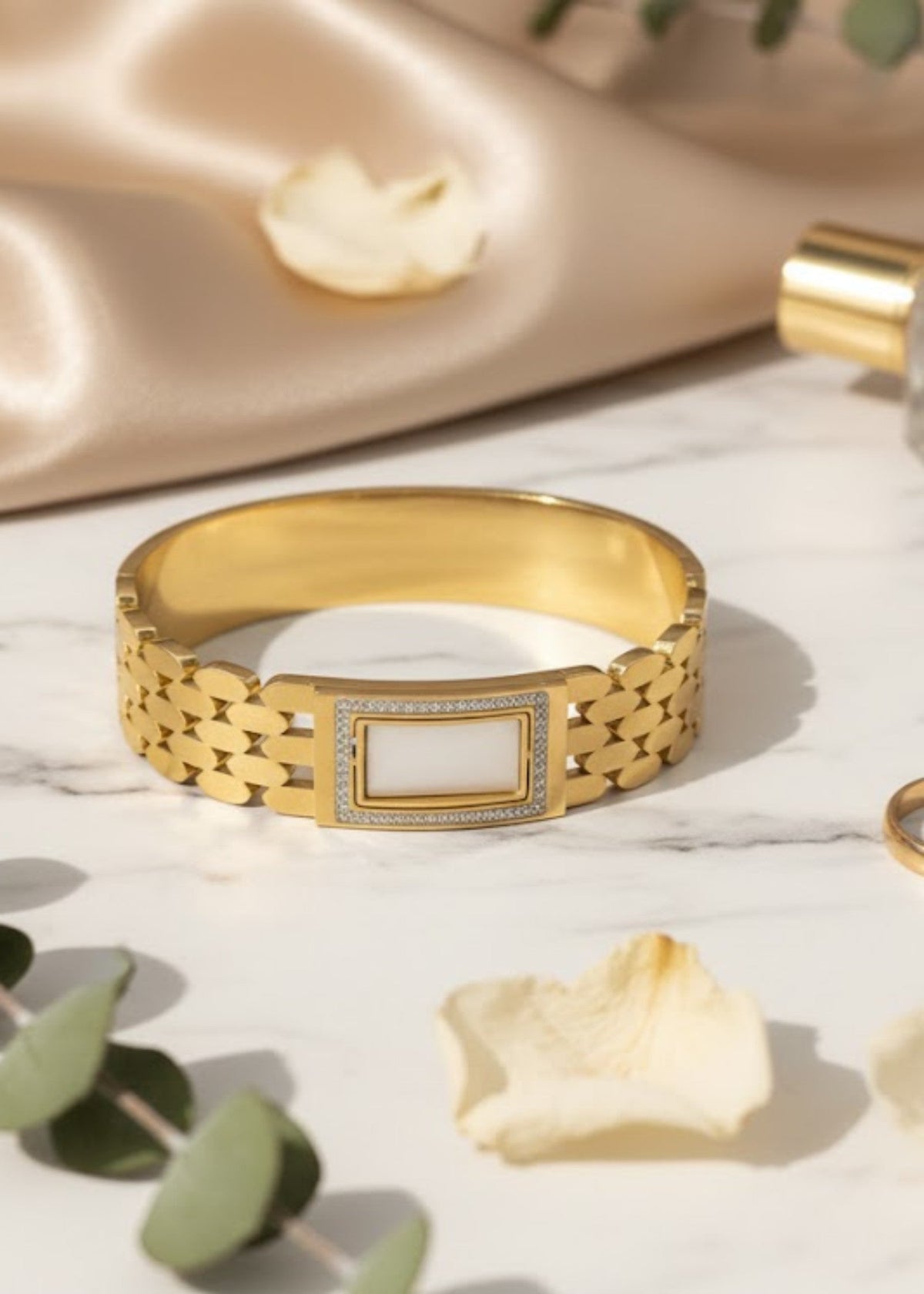 Shop the Classic Pearl Dial Gold Bracelet from Zarosh Jewel