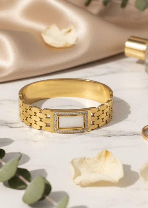 Shop the Classic Pearl Dial Gold Bracelet from Zarosh Jewel