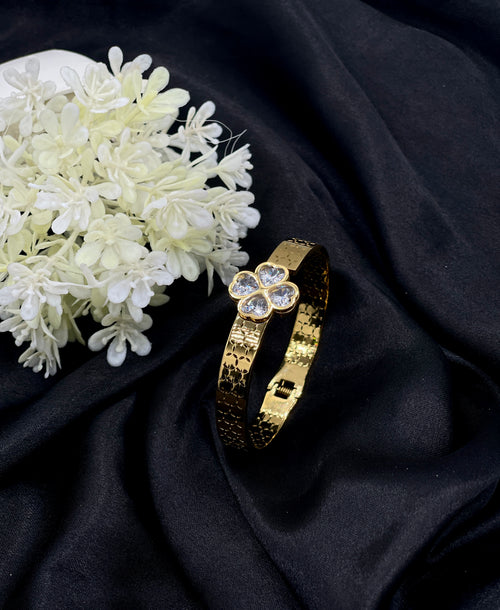 Shop the Eimaan Openable Bracelet from Zarosh Jewel