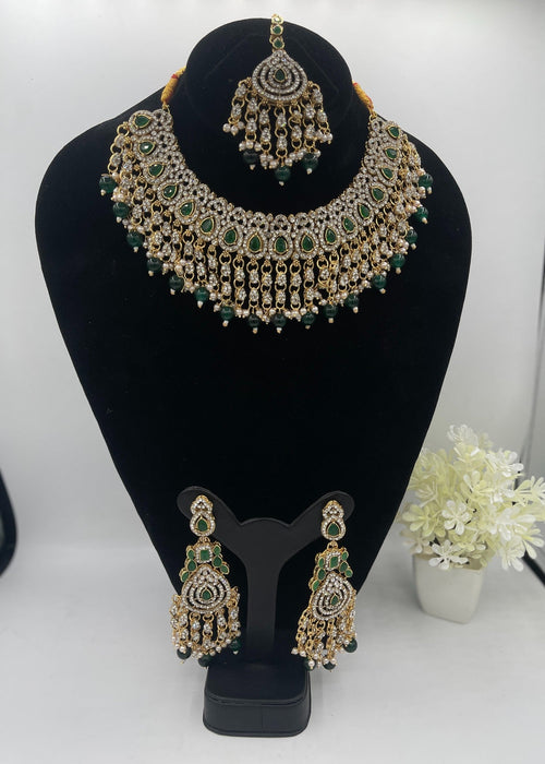 Shop the Emerald Opulence Bridal Jewellery Set from Zarosh Jewel