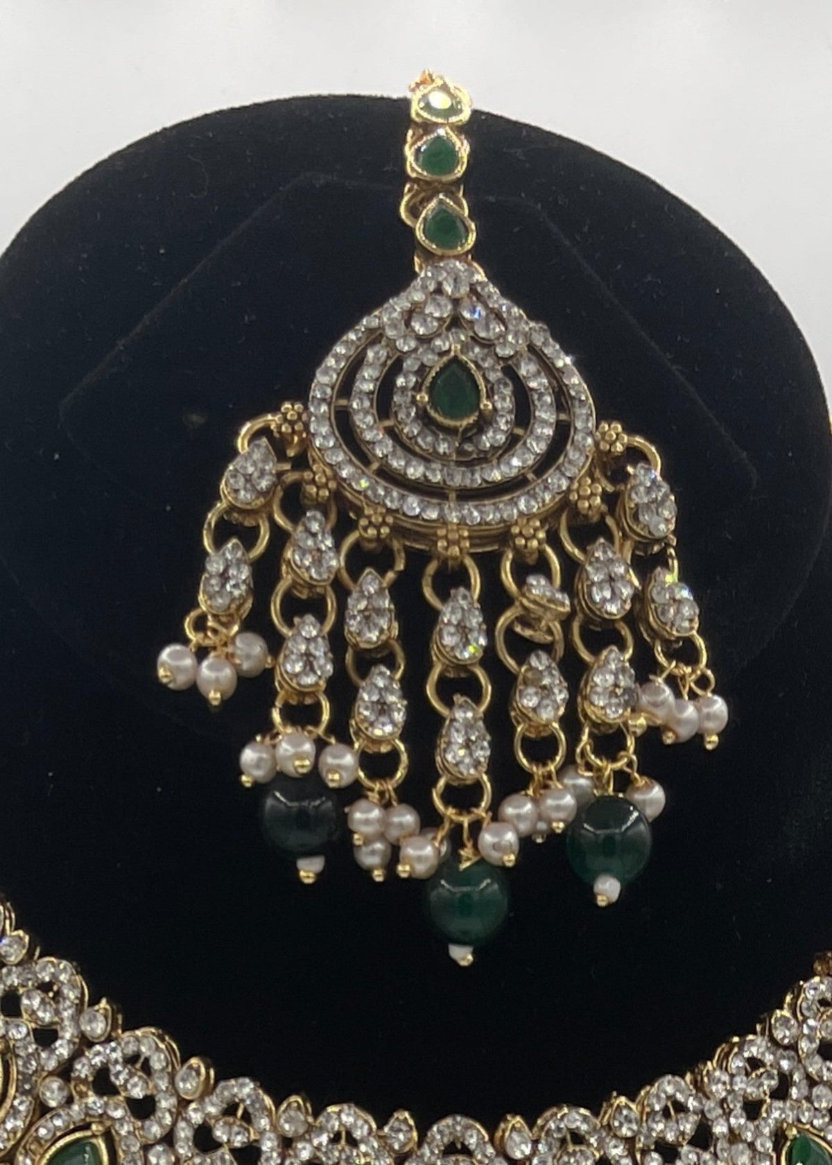 Shop the Emerald Opulence Bridal Jewellery Set from Zarosh Jewel