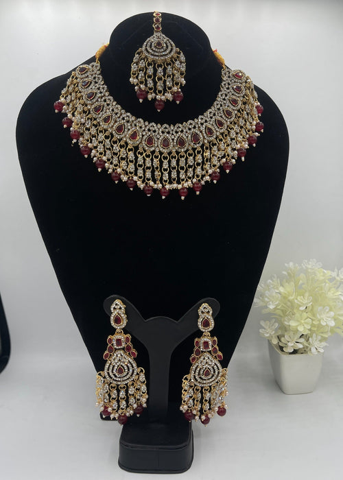Shop the Emerald Opulence Bridal Jewellery Set from Zarosh Jewel