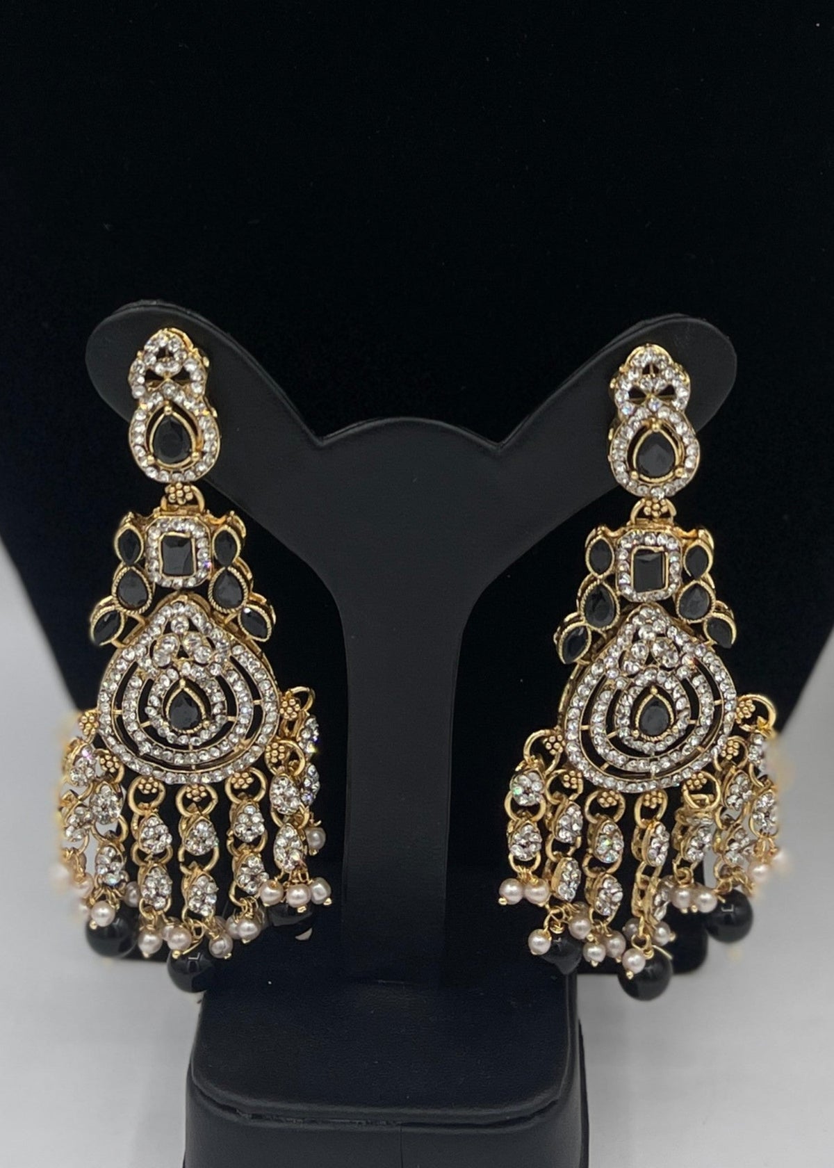Shop the Emerald Opulence Bridal Jewellery Set from Zarosh Jewel
