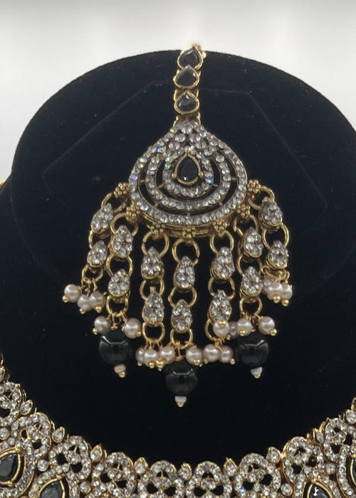 Shop the Emerald Opulence Bridal Jewellery Set from Zarosh Jewel