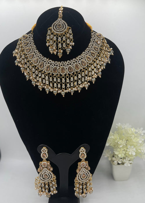 Shop the Emerald Opulence Bridal Jewellery Set from Zarosh Jewel