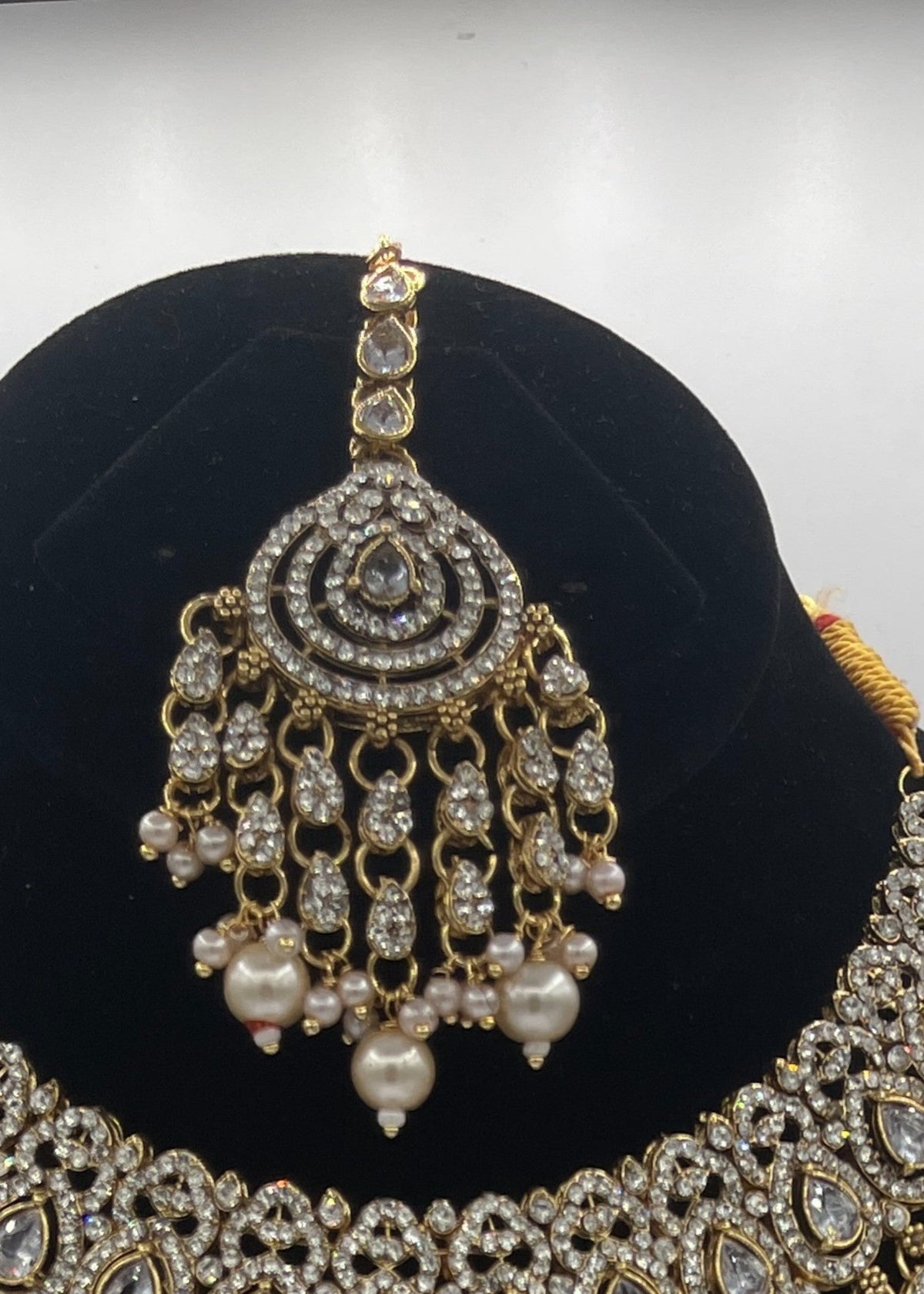 Shop the Emerald Opulence Bridal Jewellery Set from Zarosh Jewel