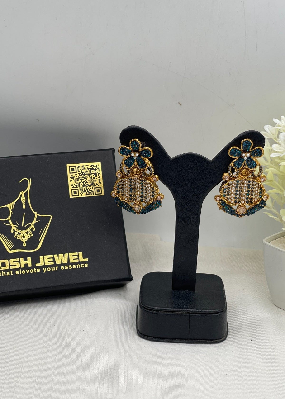 Shop the Falaknaaz Traditional Earring from Zarosh Jewel