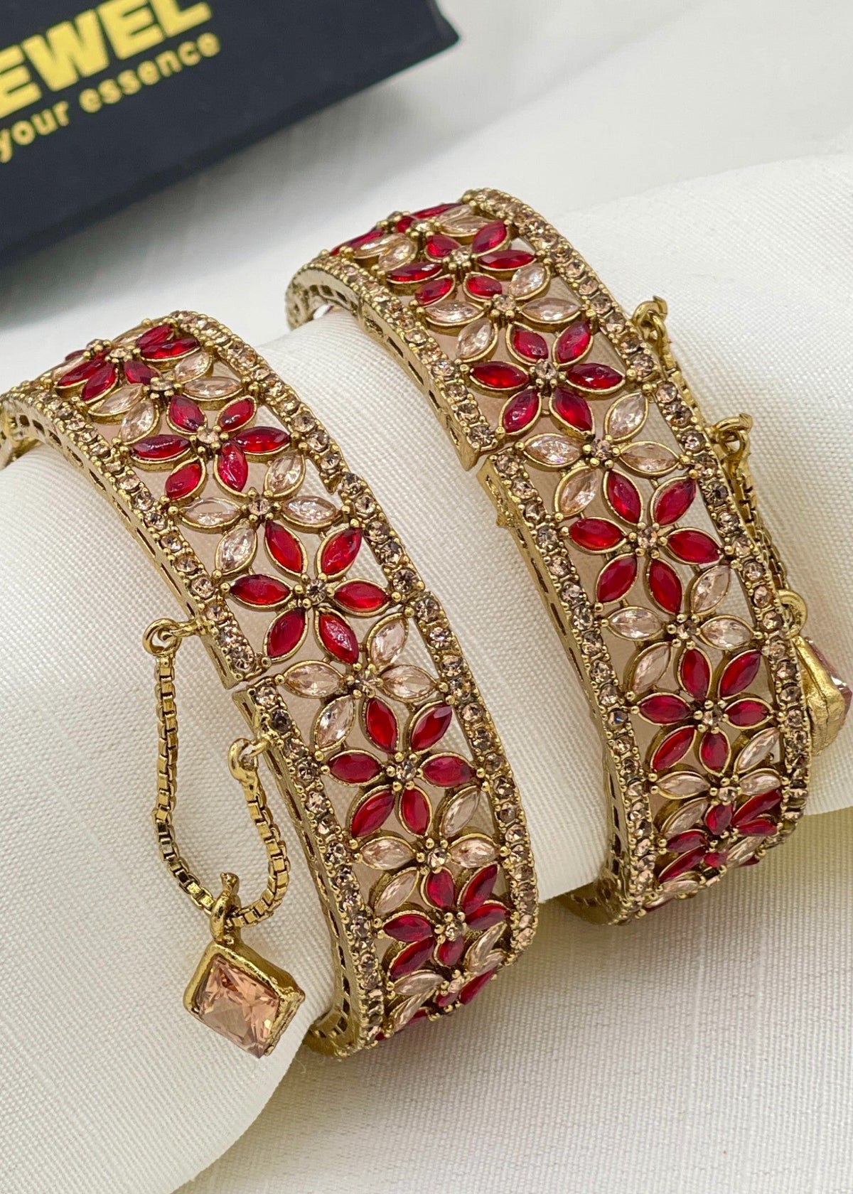 Shop the Farwa Openable Bangle Set from Zarosh Jewel