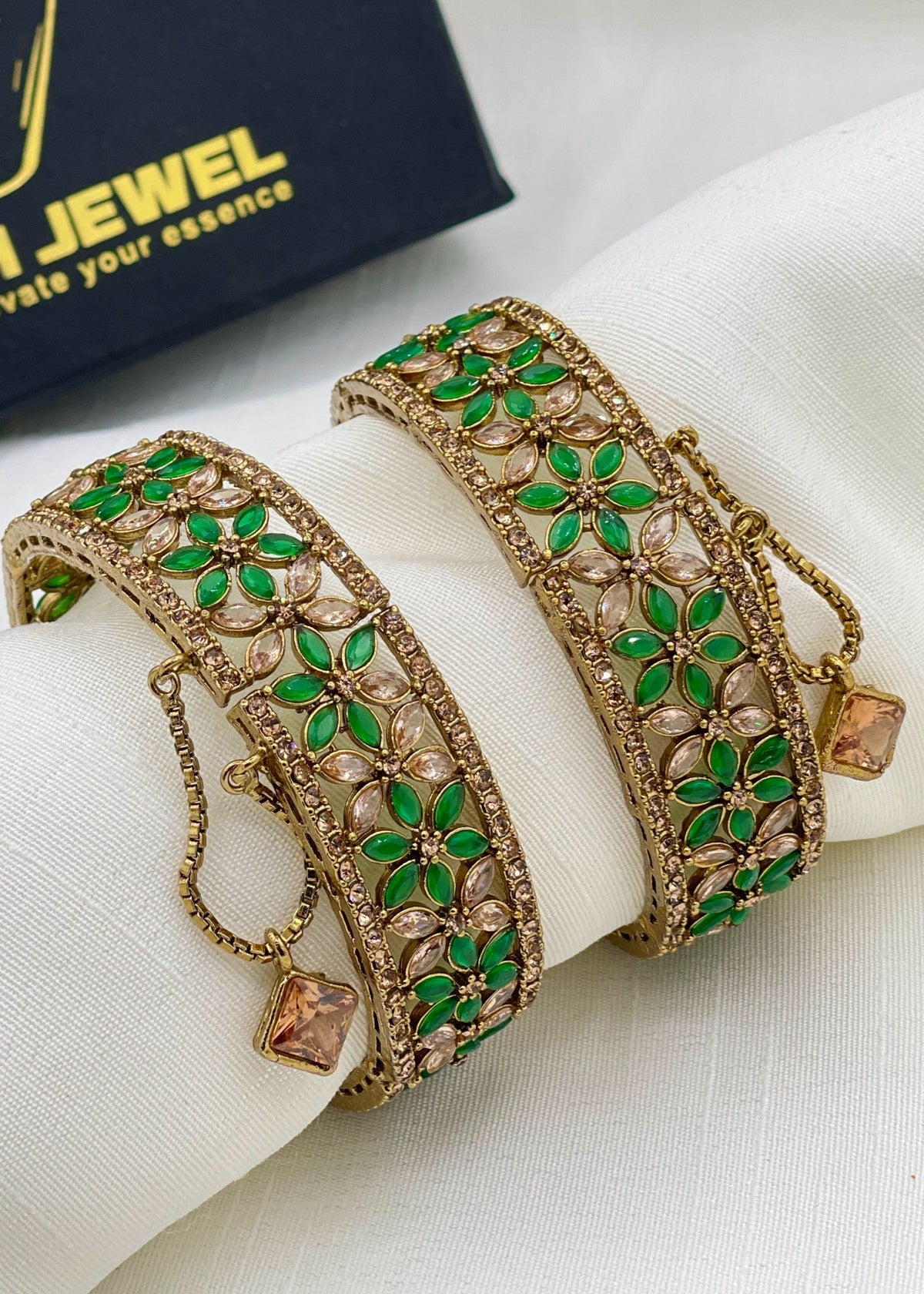 Shop the Farwa Openable Bangle Set from Zarosh Jewel