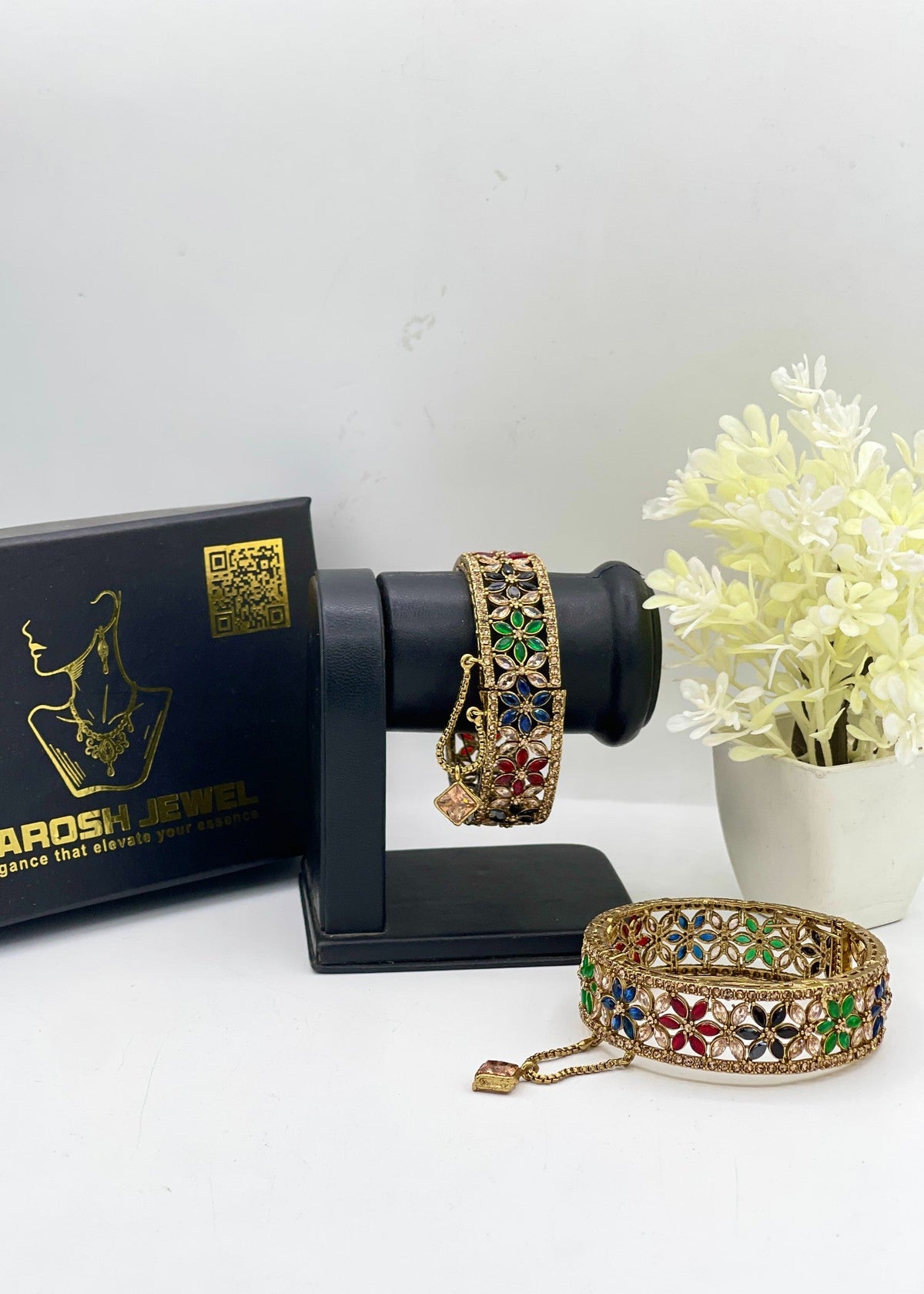 Shop the Farwa Openable Bangle Set from Zarosh Jewel