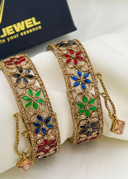 Shop the Farwa Openable Bangle Set from Zarosh Jewel