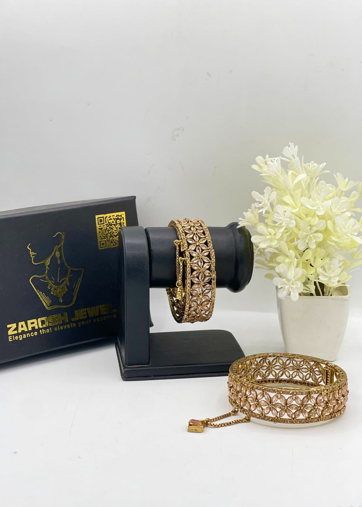 Shop the Farwa Openable Bangle Set from Zarosh Jewel