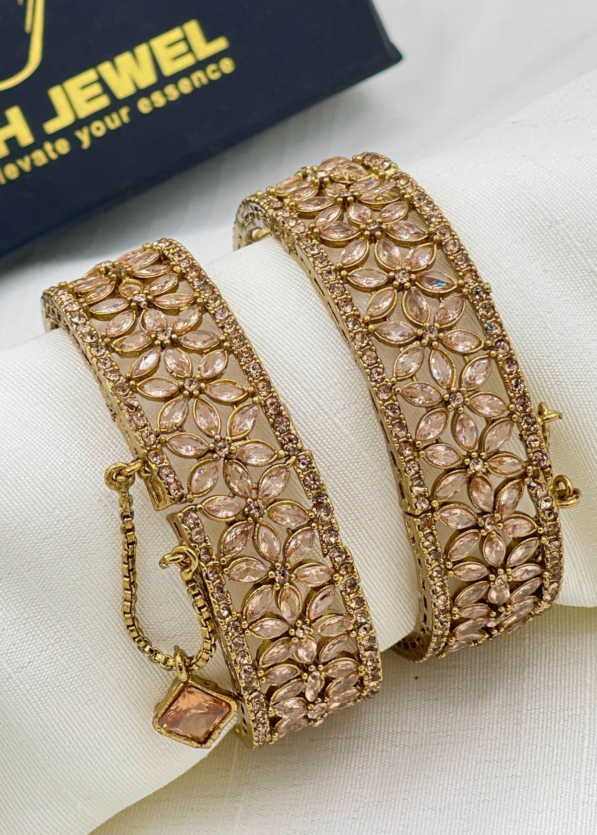 Shop the Farwa Openable Bangle Set from Zarosh Jewel