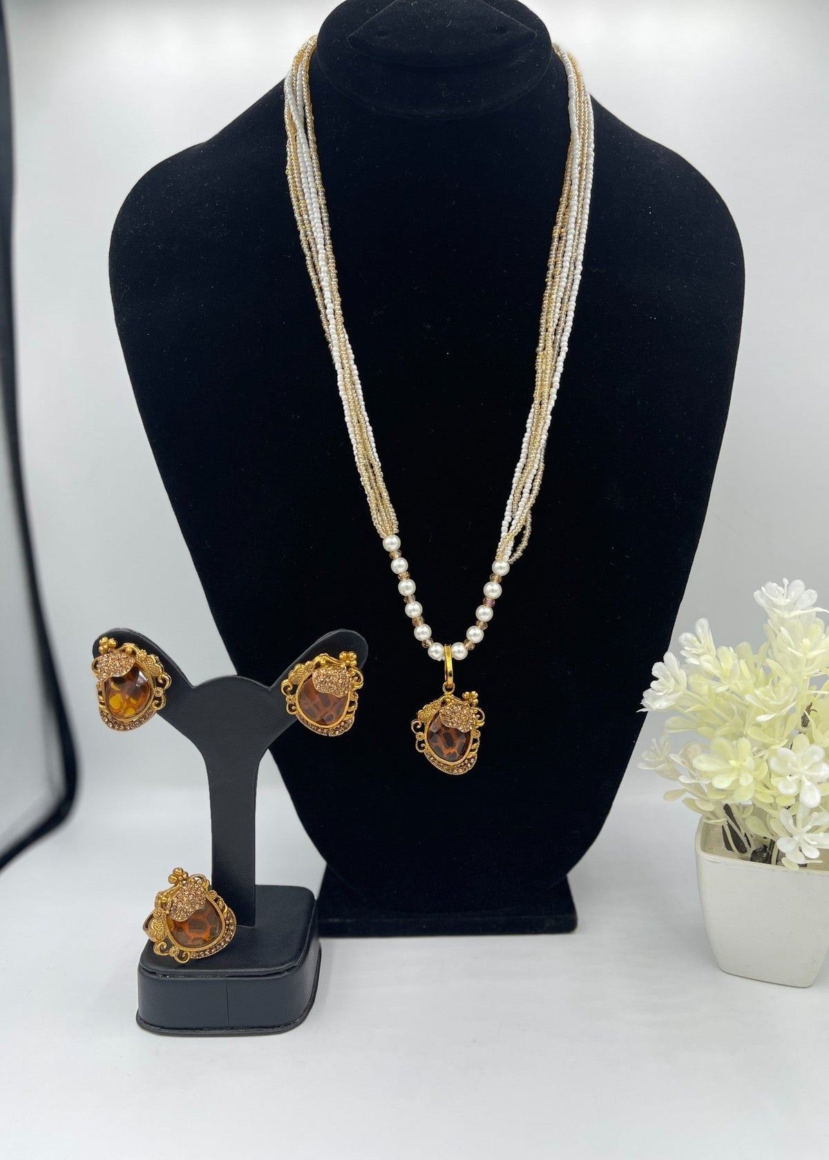 Shop the Fiza Long Stone Mala Set from Zarosh Jewel