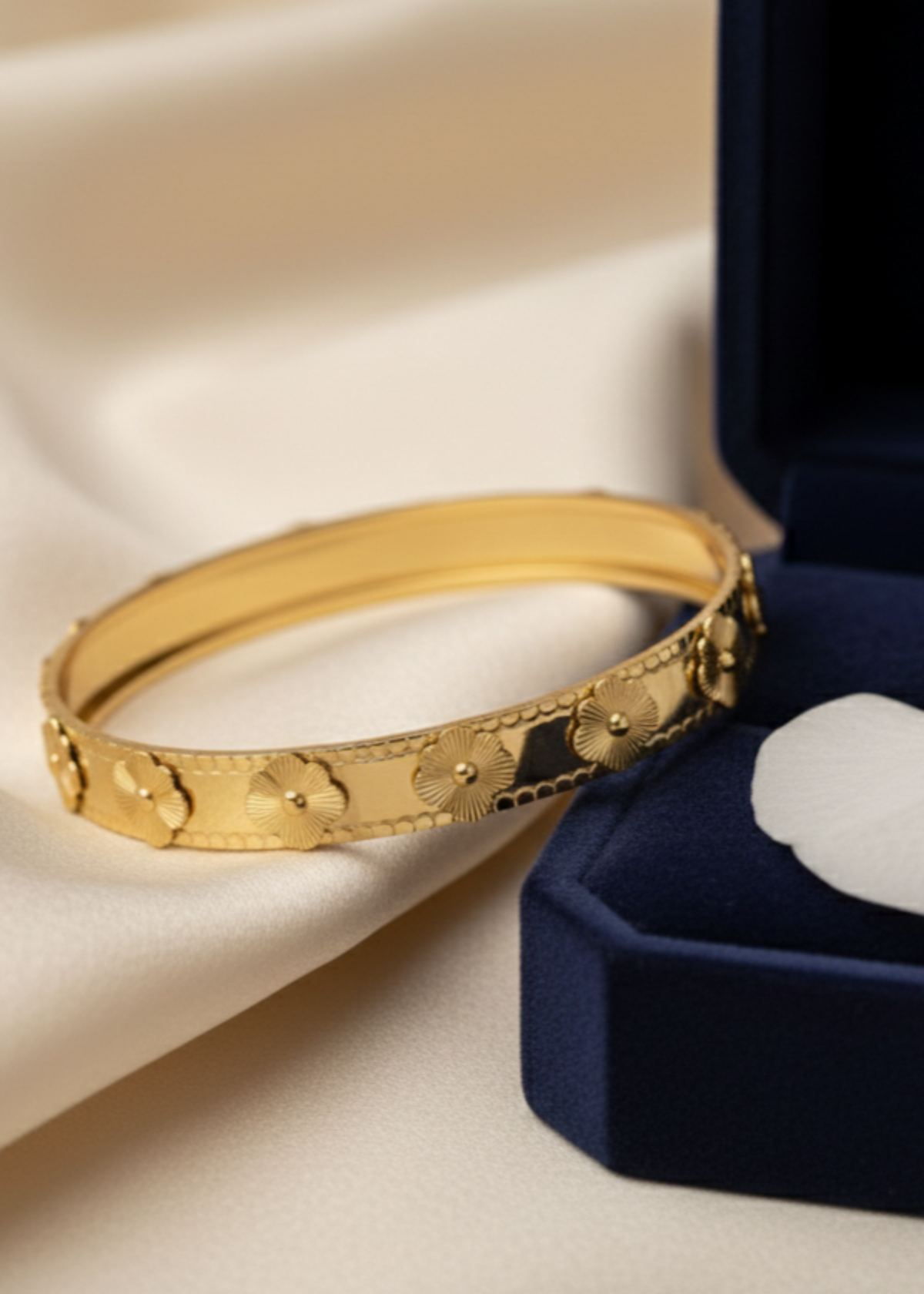 Shop the Gull Floral Bracelet from Zarosh Jewel