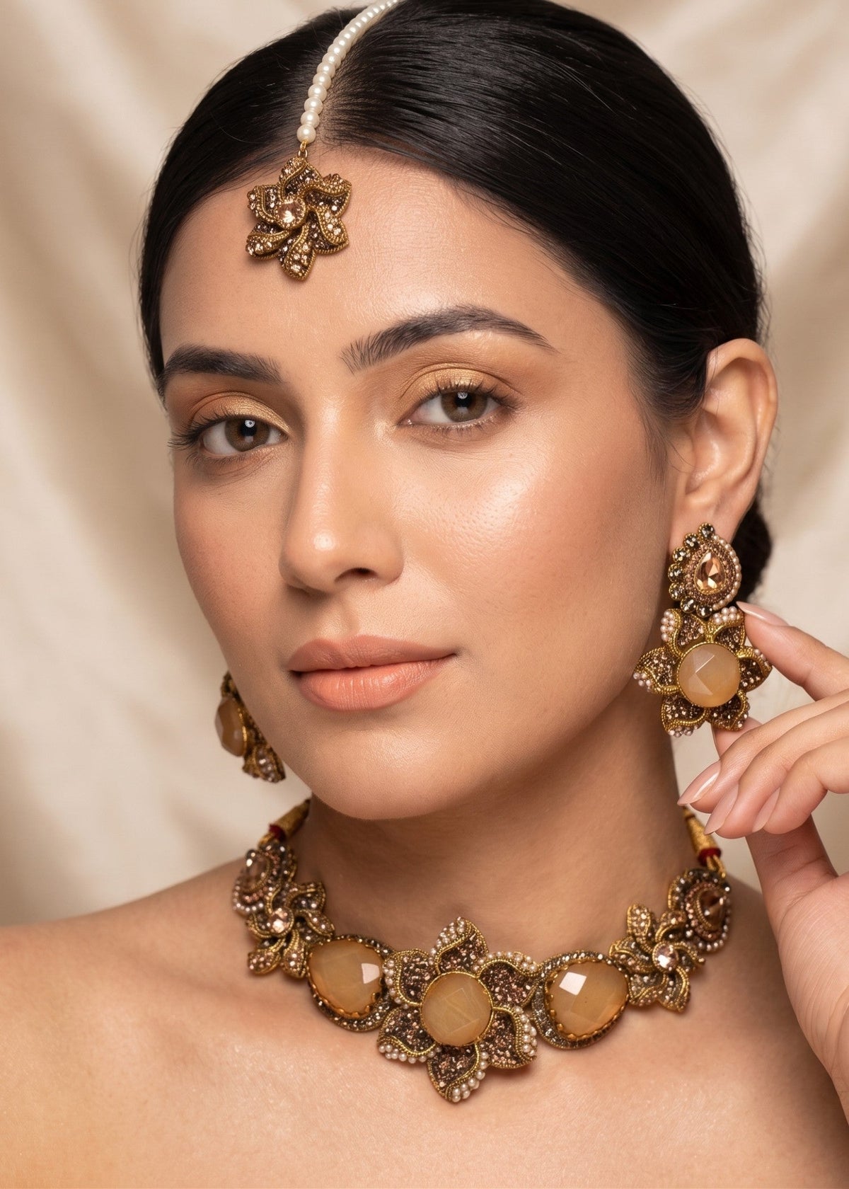 Shop the Hameeda Premuim Choker Set from Zarosh Jewel