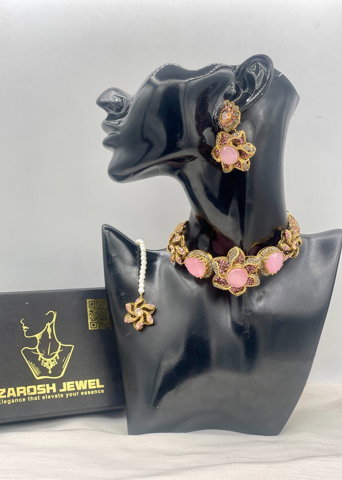 Shop the Hameeda Premuim Choker Set from Zarosh Jewel