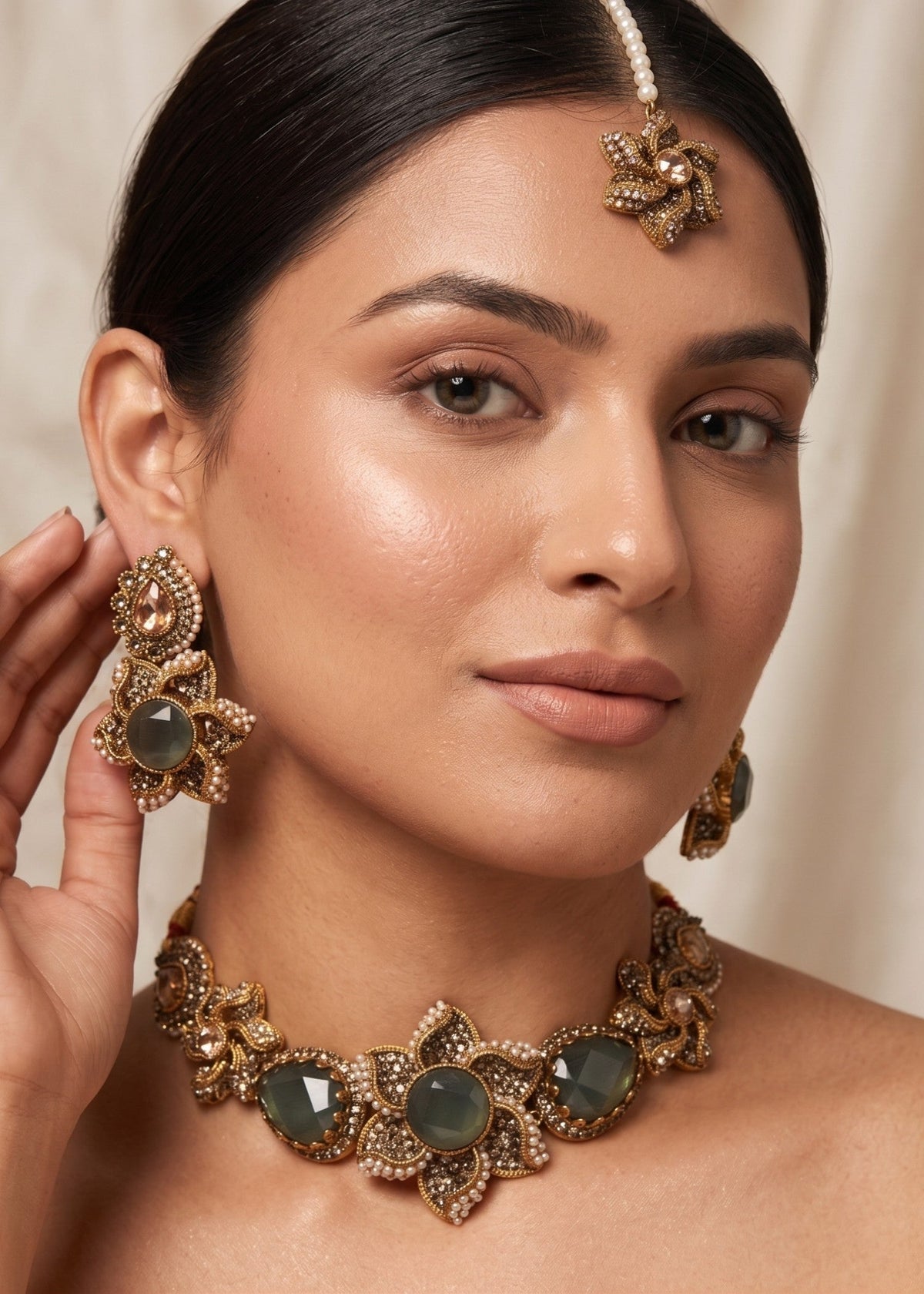 Shop the Hameeda Premuim Choker Set from Zarosh Jewel