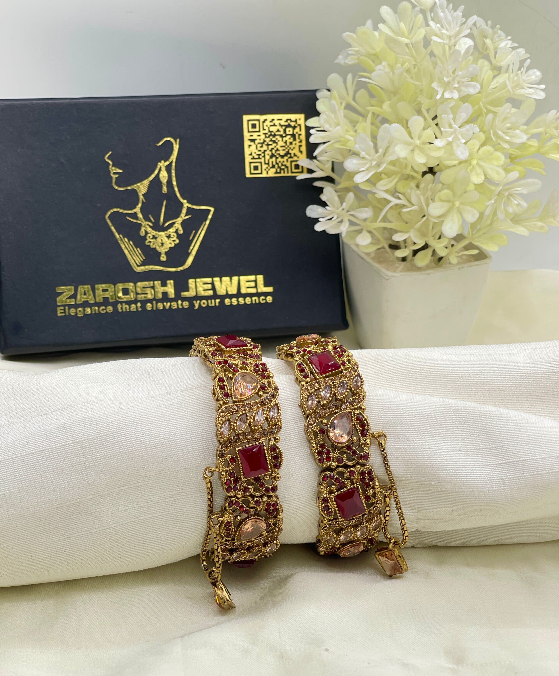 Hawra Adjustable Bangle