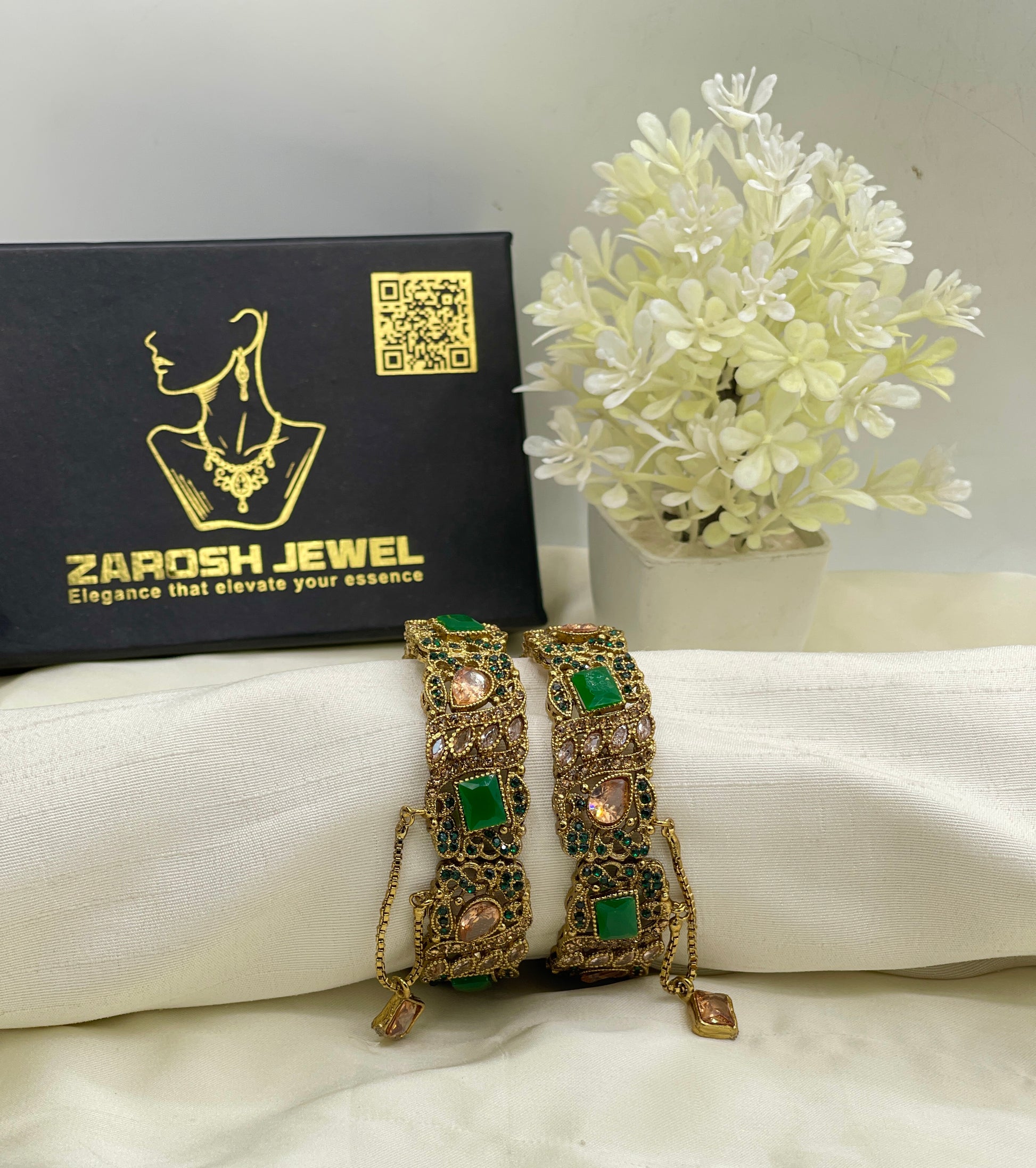 Hawra Adjustable Bangle