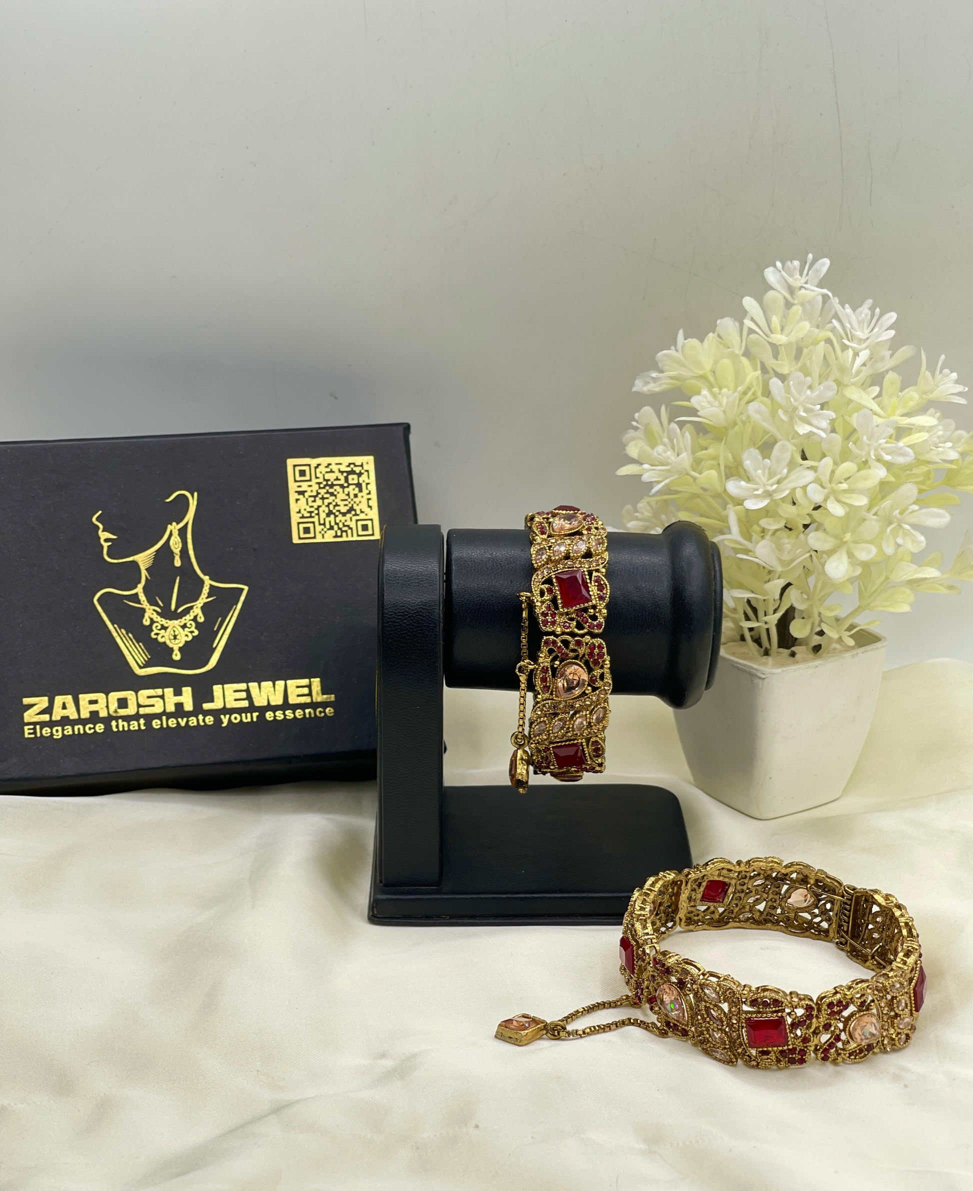 Hawra Adjustable Bangle