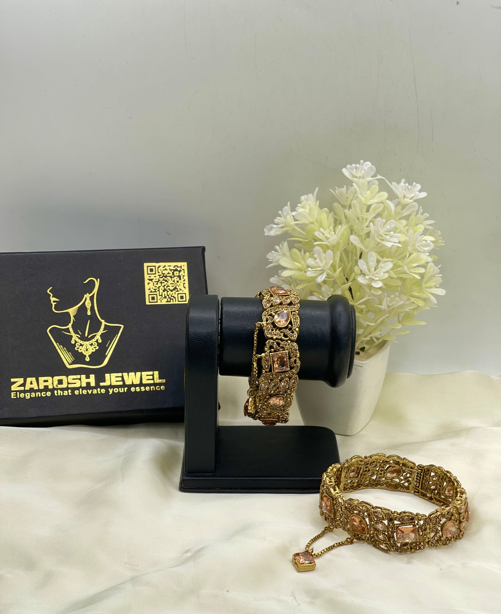 Hawra Adjustable Bangle
