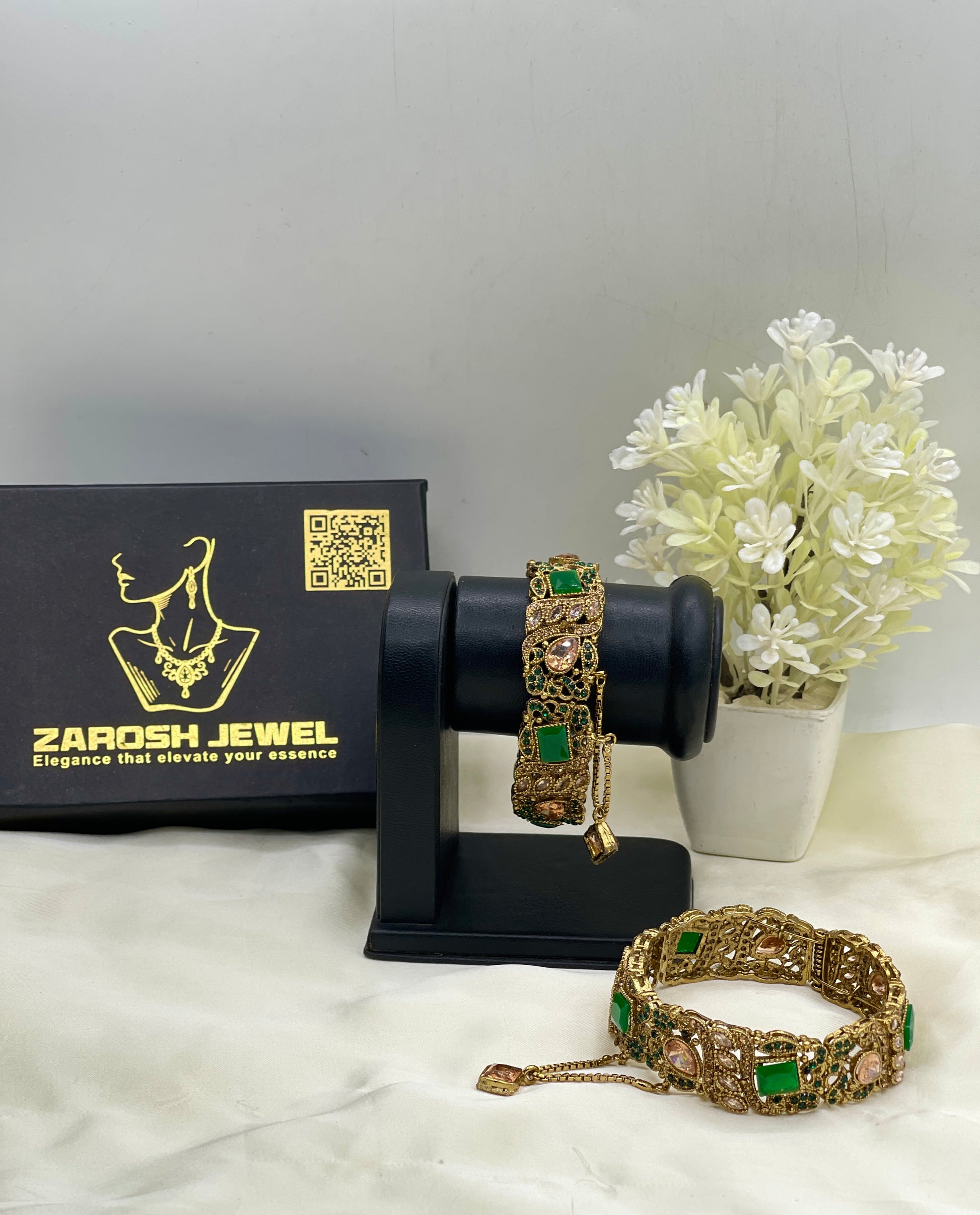Hawra Adjustable Bangle