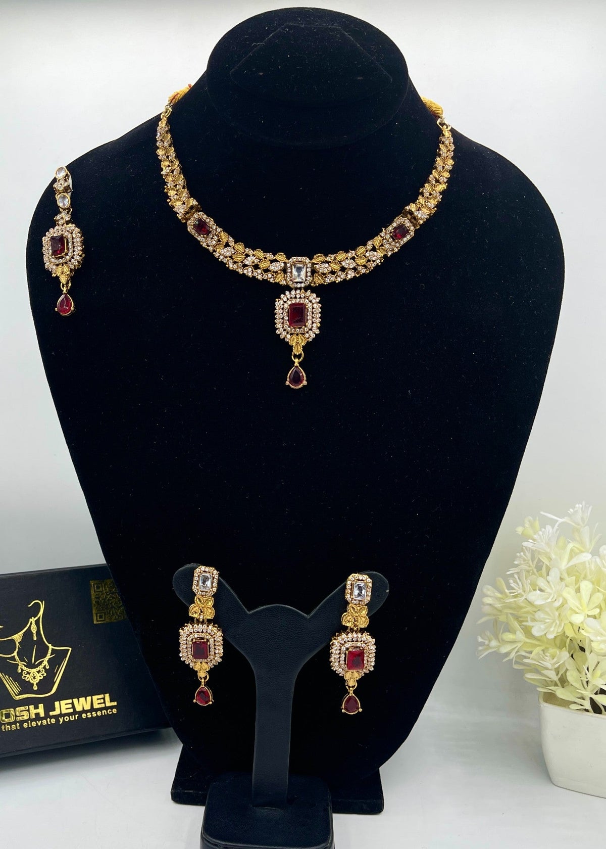 Shop the Hawwa Necklace Set from Zarosh Jewel