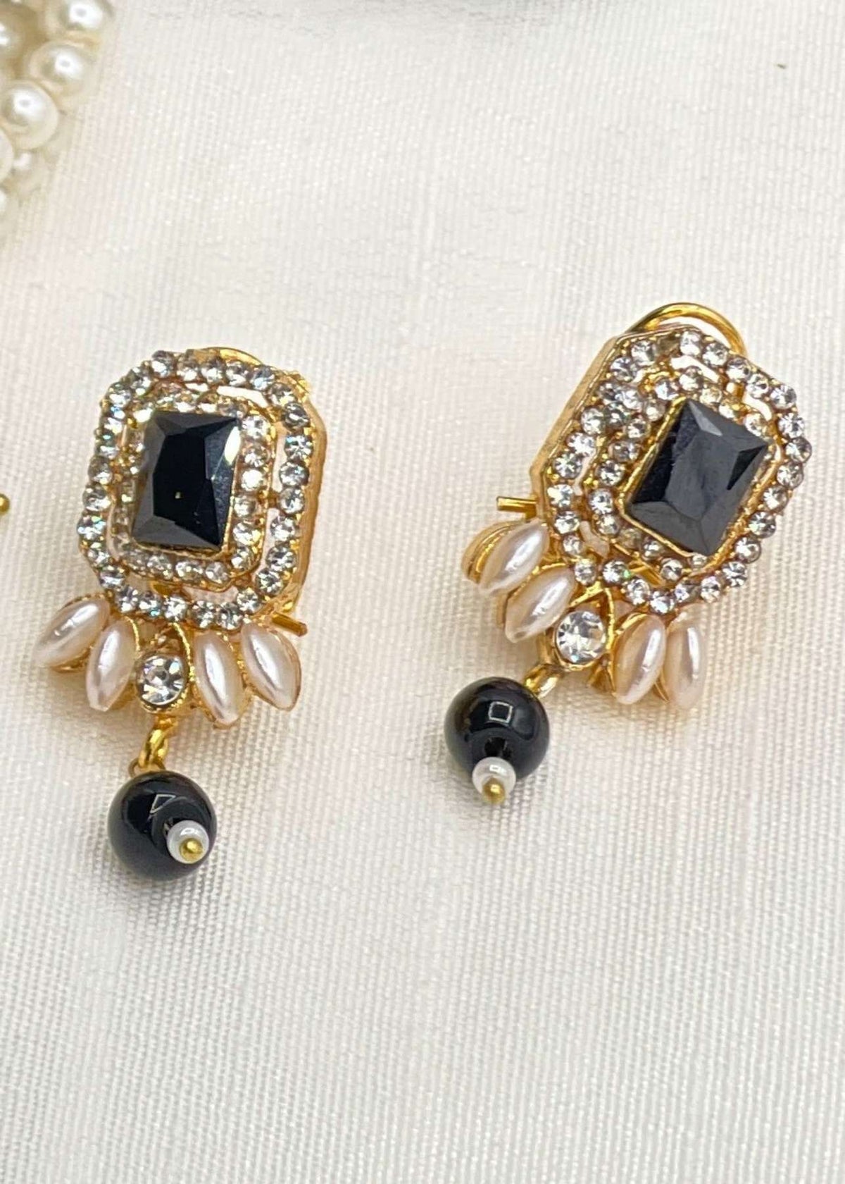 Shop the Heritage Pearl Choker Set from Zarosh Jewel
