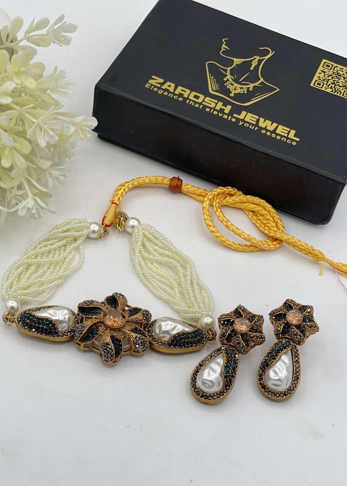 Shop the Hira Elegance Choker Set from Zarosh Jewel