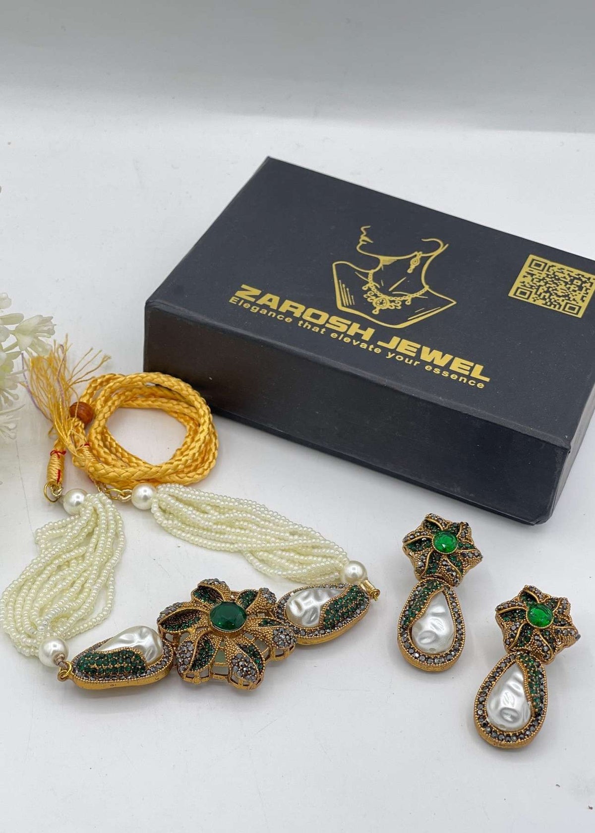 Shop the Hira Elegance Choker Set from Zarosh Jewel