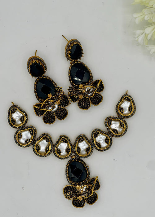 Shop the Jameela Necklace Set from Zarosh Jewel