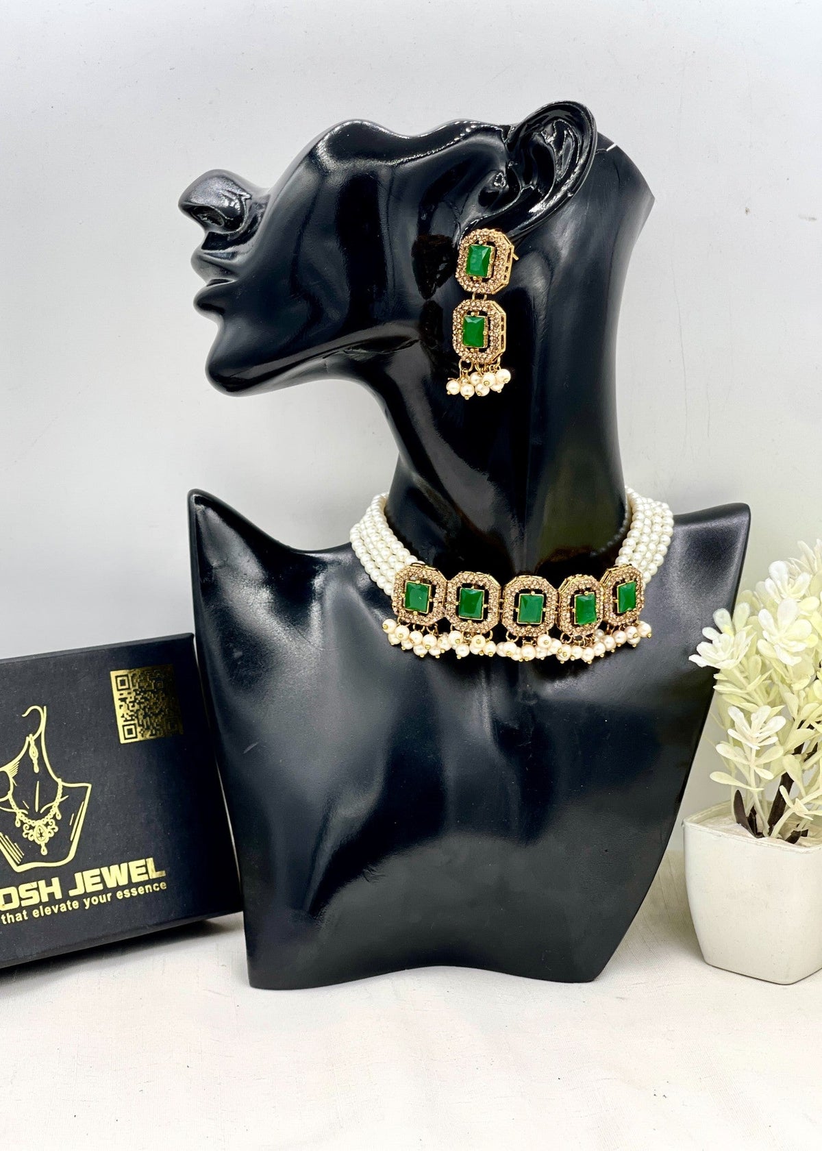 Shop the Kulsoom Heritage Choker Set from Zarosh Jewel