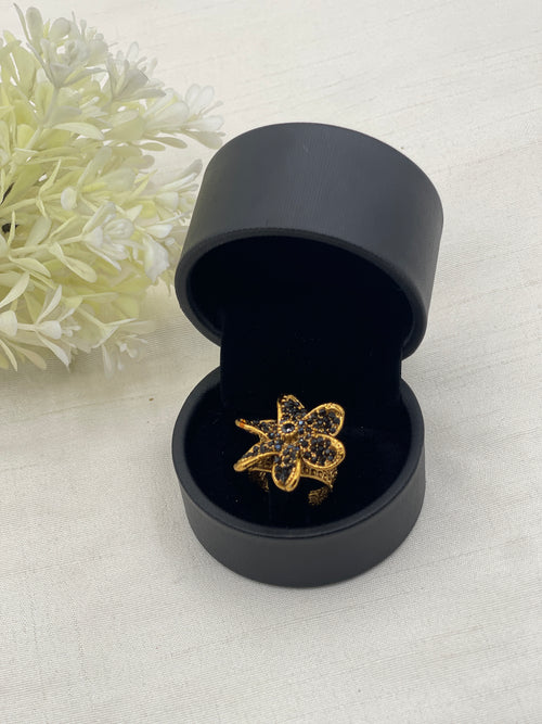 Laleh Traditional Ring