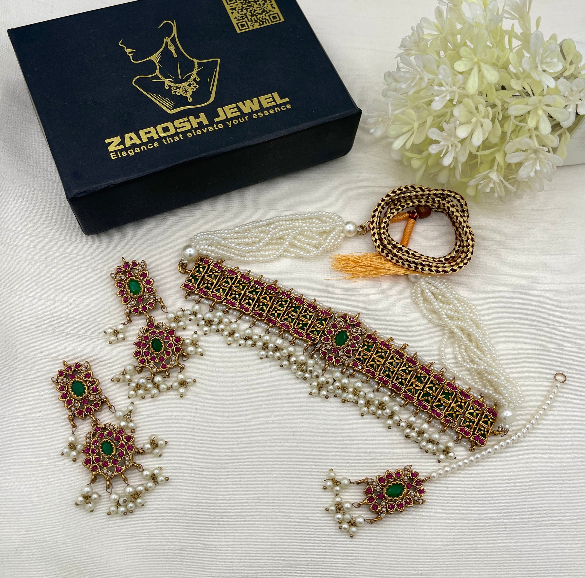 Maghﬁra Traditional Choker Set