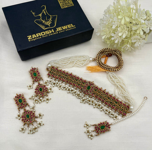 Maghﬁra Traditional Choker Set