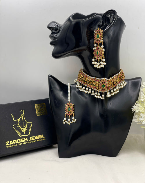 Maghﬁra Traditional Choker Set