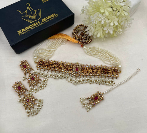 Maghﬁra Traditional Choker Set