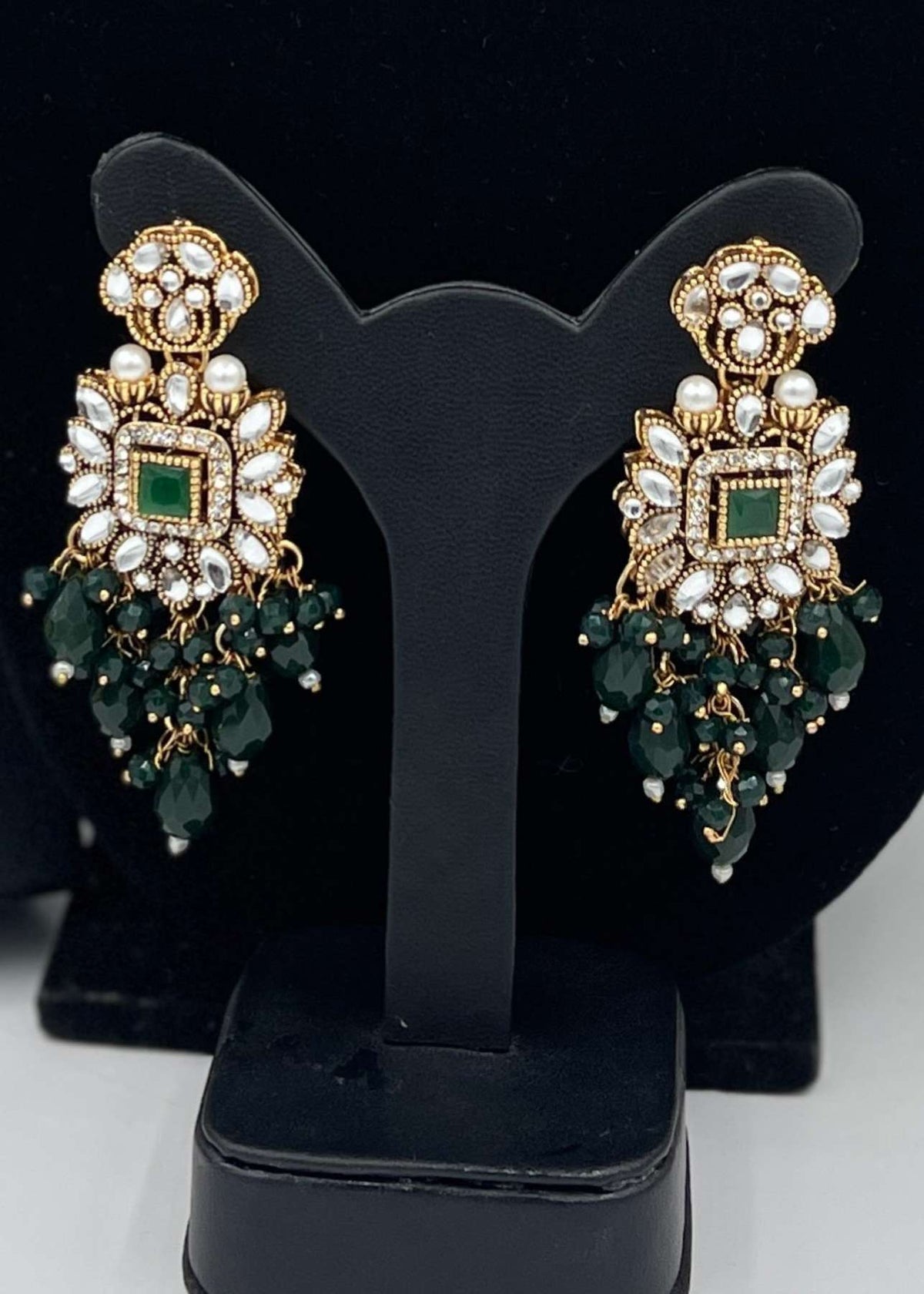 Shop the Mahnoor Kundan Set from Zarosh Jewel