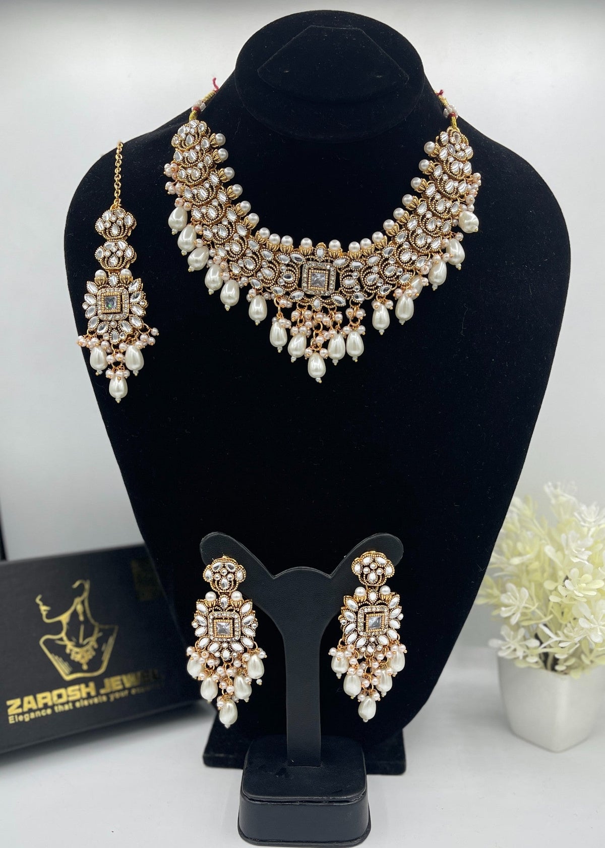 Shop the Mahnoor Kundan Set from Zarosh Jewel
