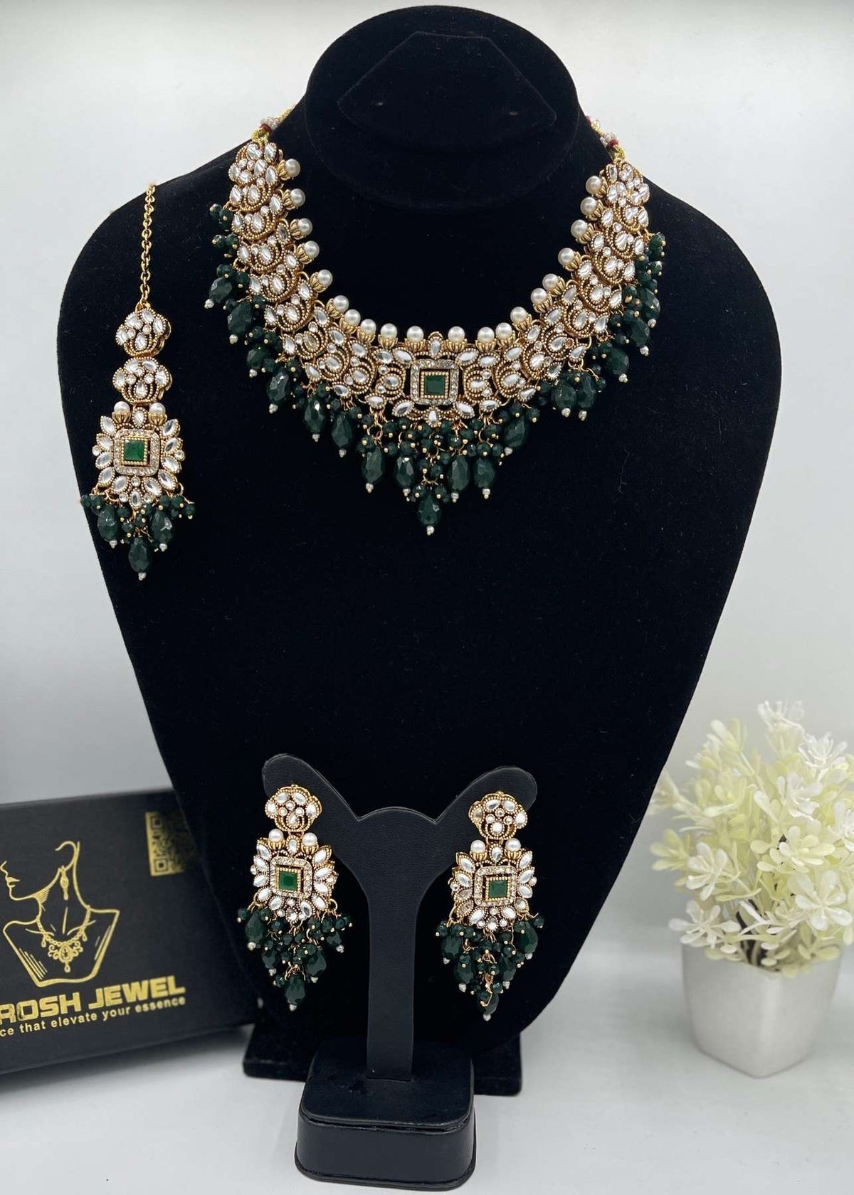 Shop the Mahnoor Kundan Set from Zarosh Jewel