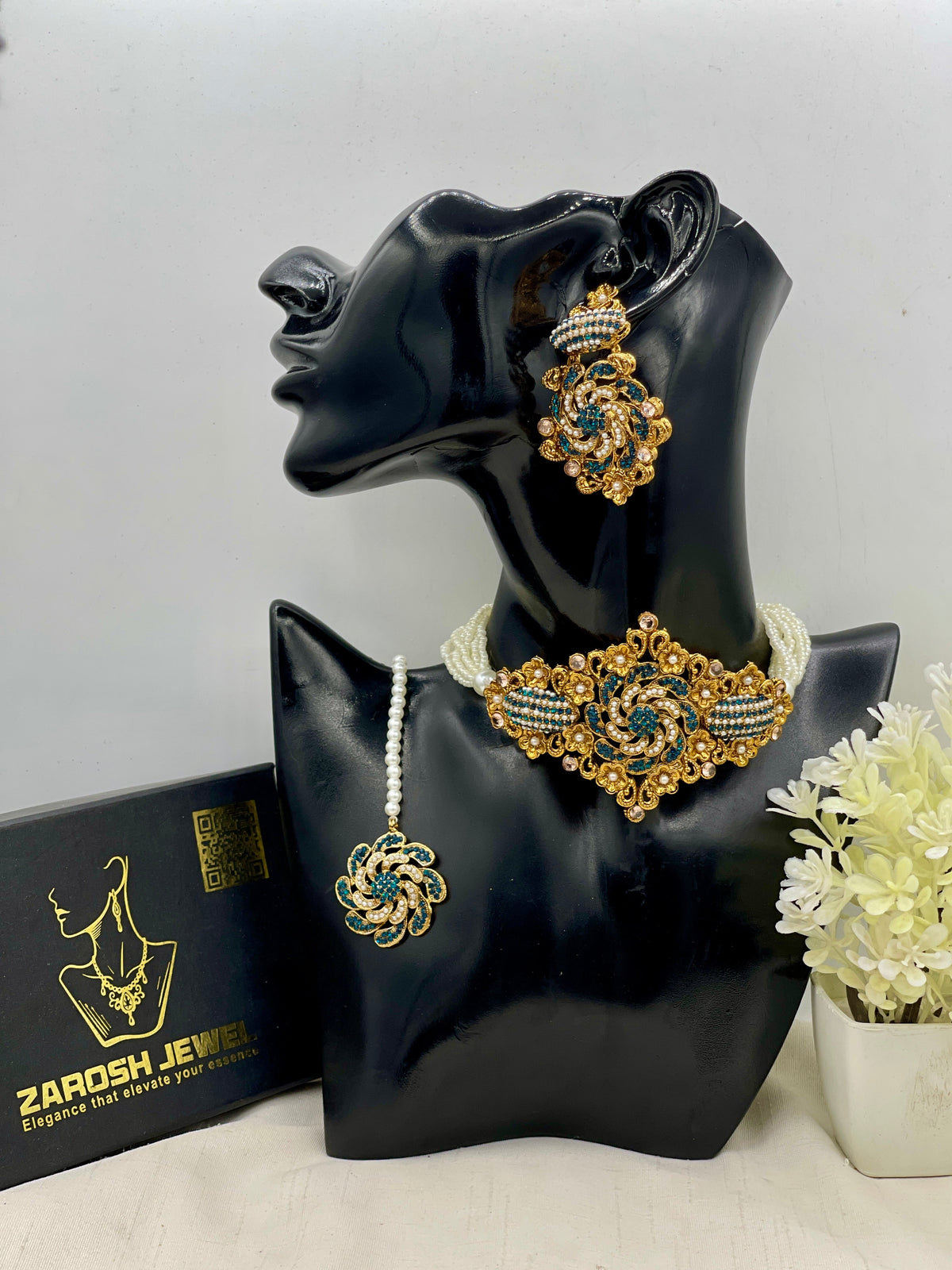 Shop the Maymuna Choker set from Zarosh Jewel