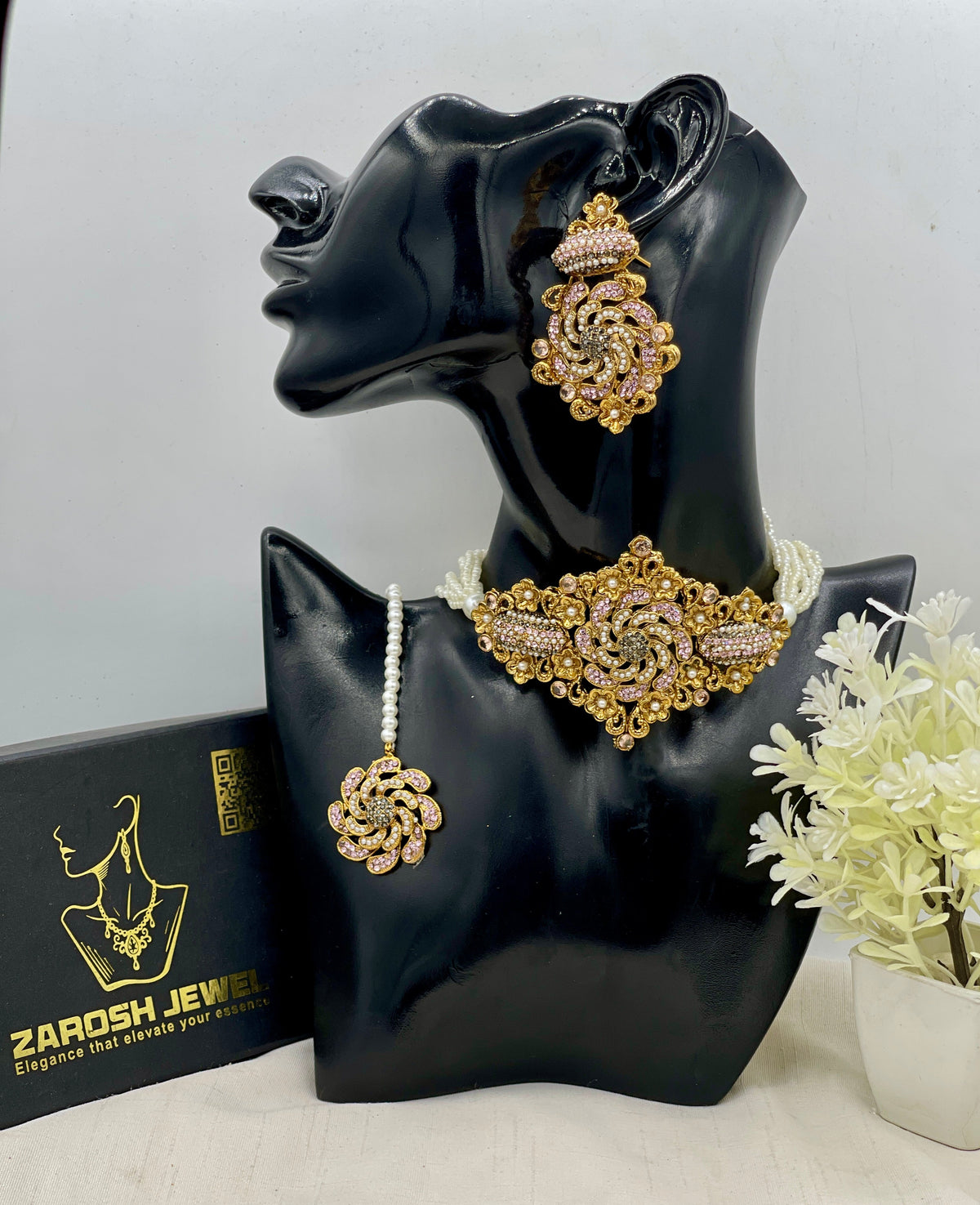 Shop the Maymuna Choker set from Zarosh Jewel