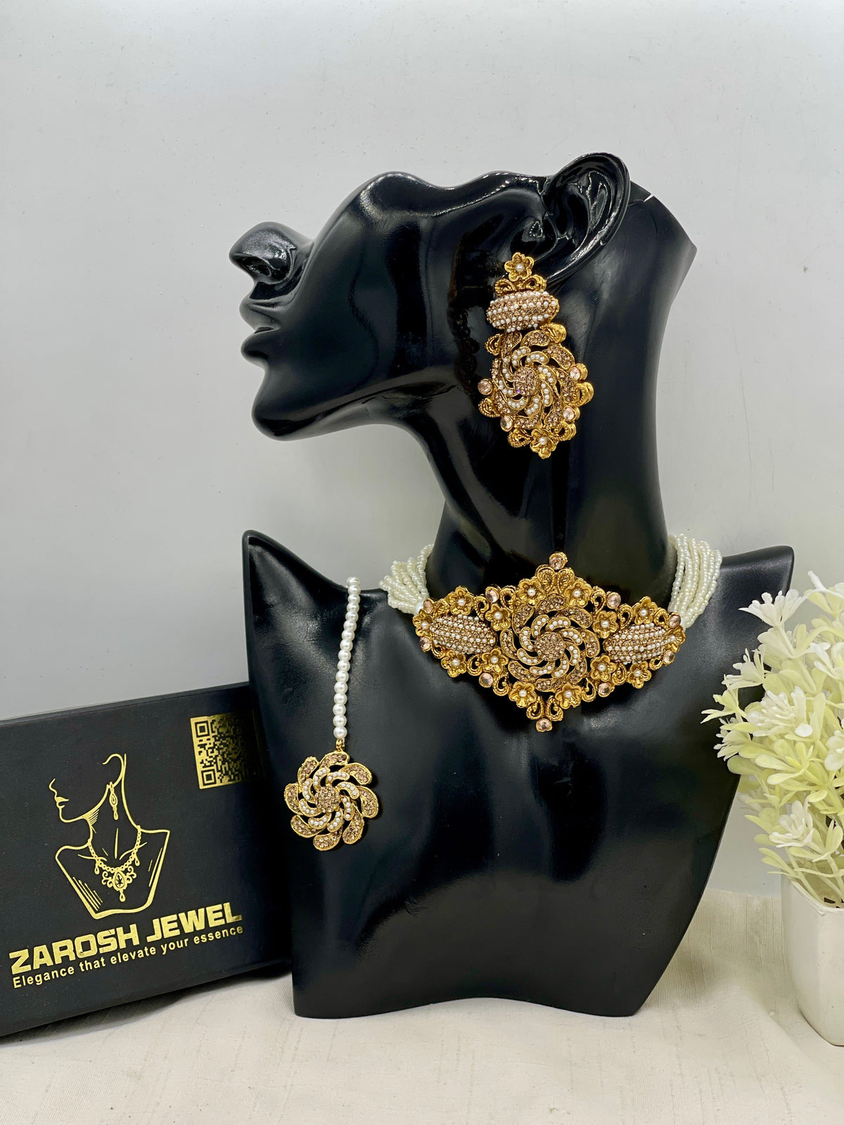 Shop the Maymuna Choker set from Zarosh Jewel