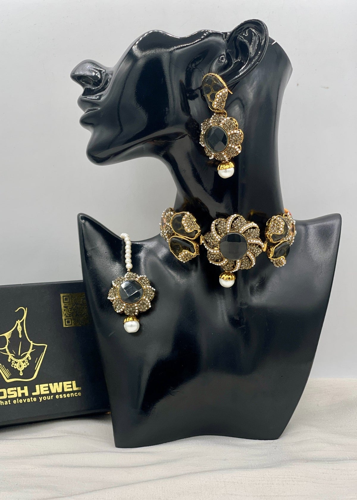 Shop the Mehar Choker Set from Zarosh Jewel