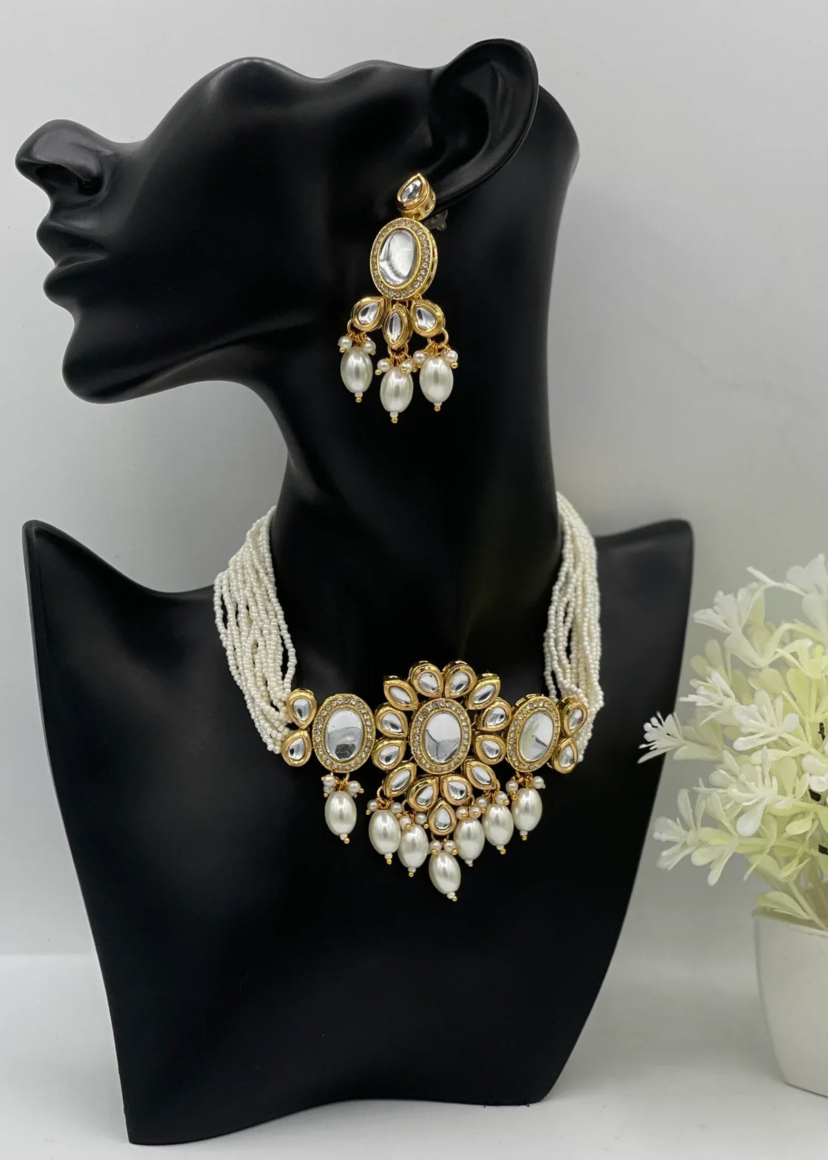 Shop the Mehndi Kundan Choker Set from Zarosh Jewel