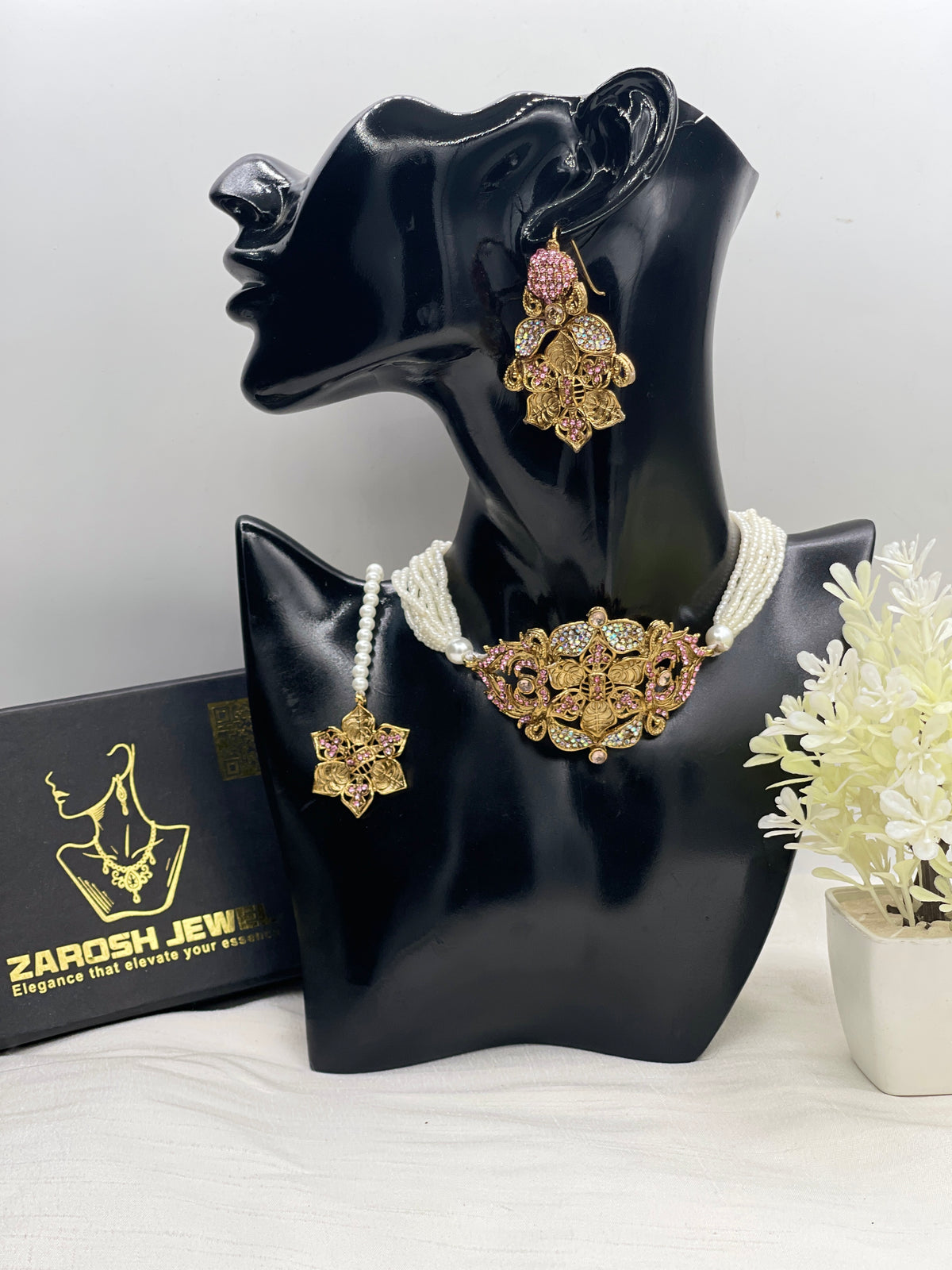 Shop the Mehwish Choker Set from Zarosh Jewel