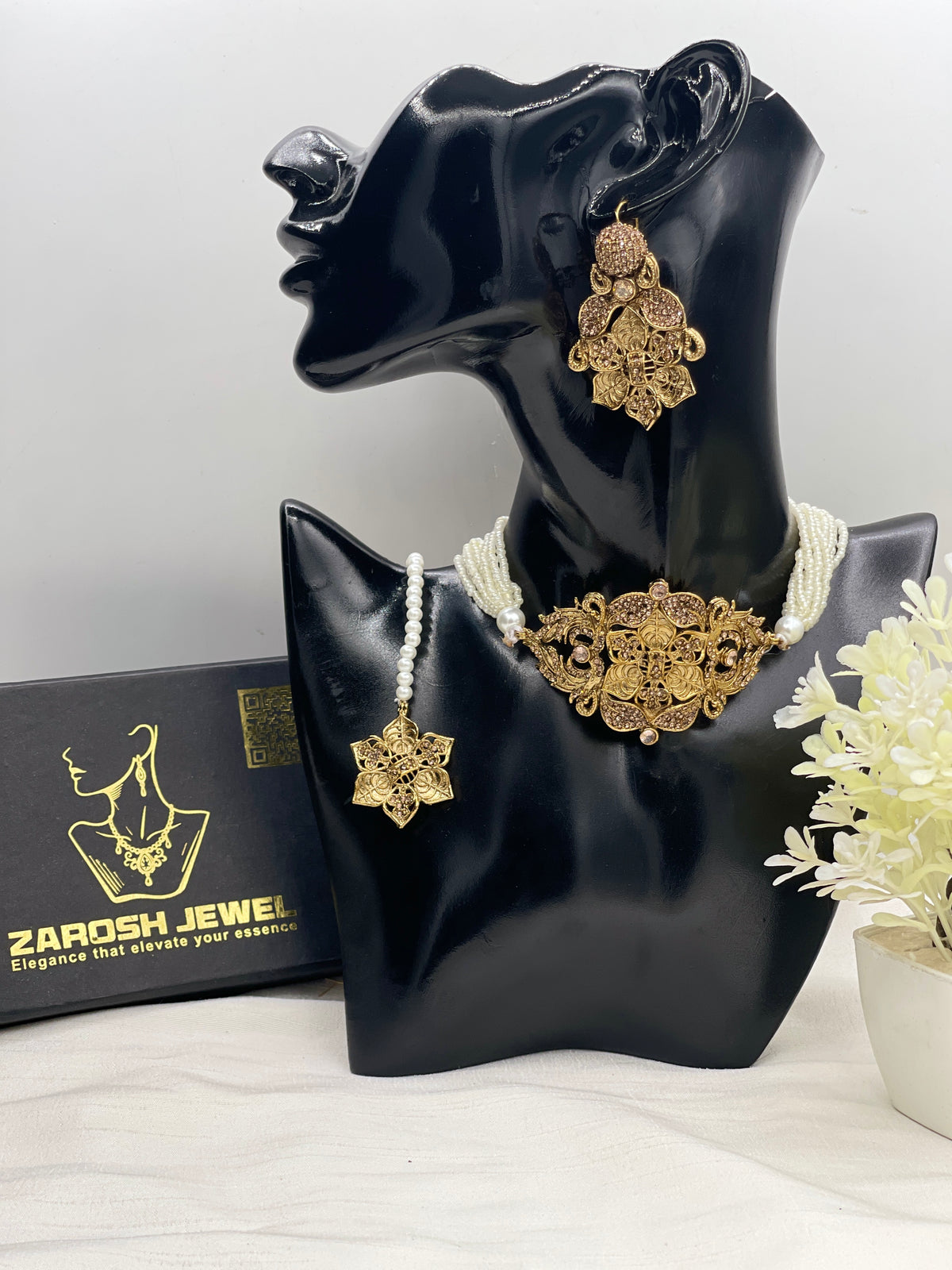 Shop the Mehwish Choker Set from Zarosh Jewel