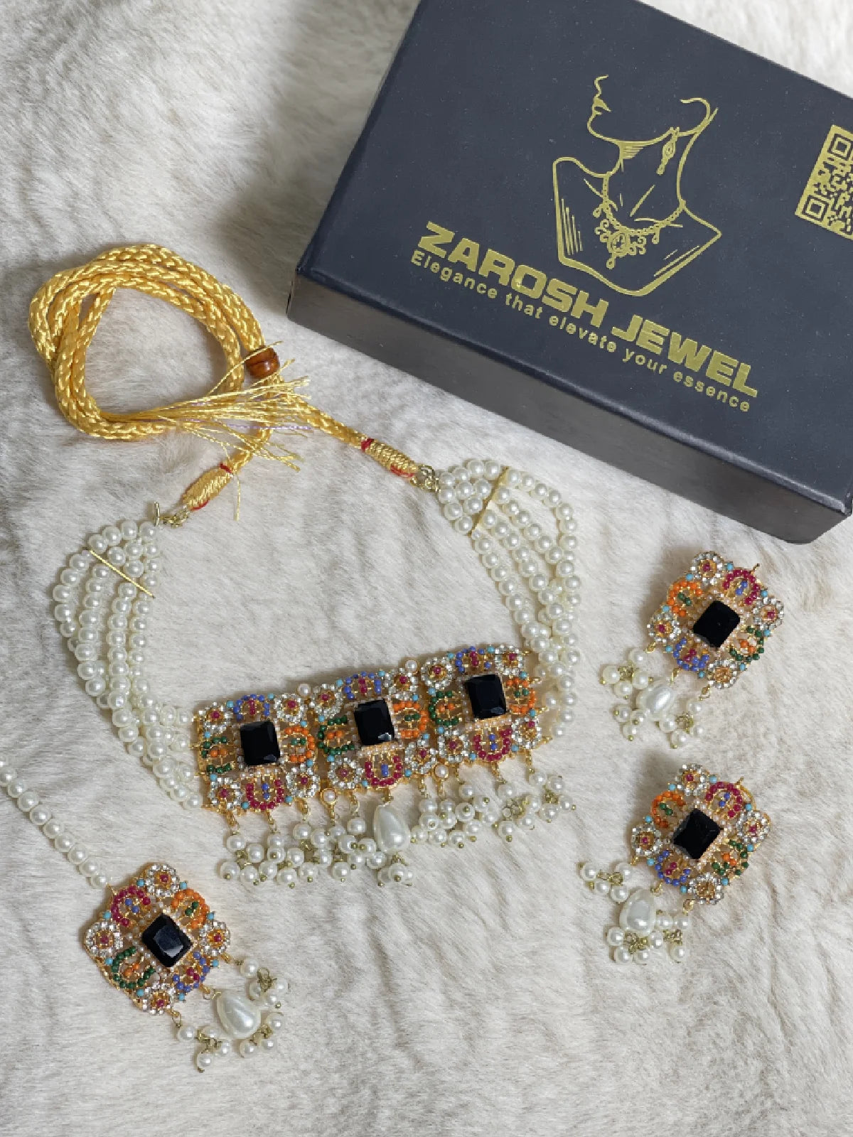Minal Choker Set