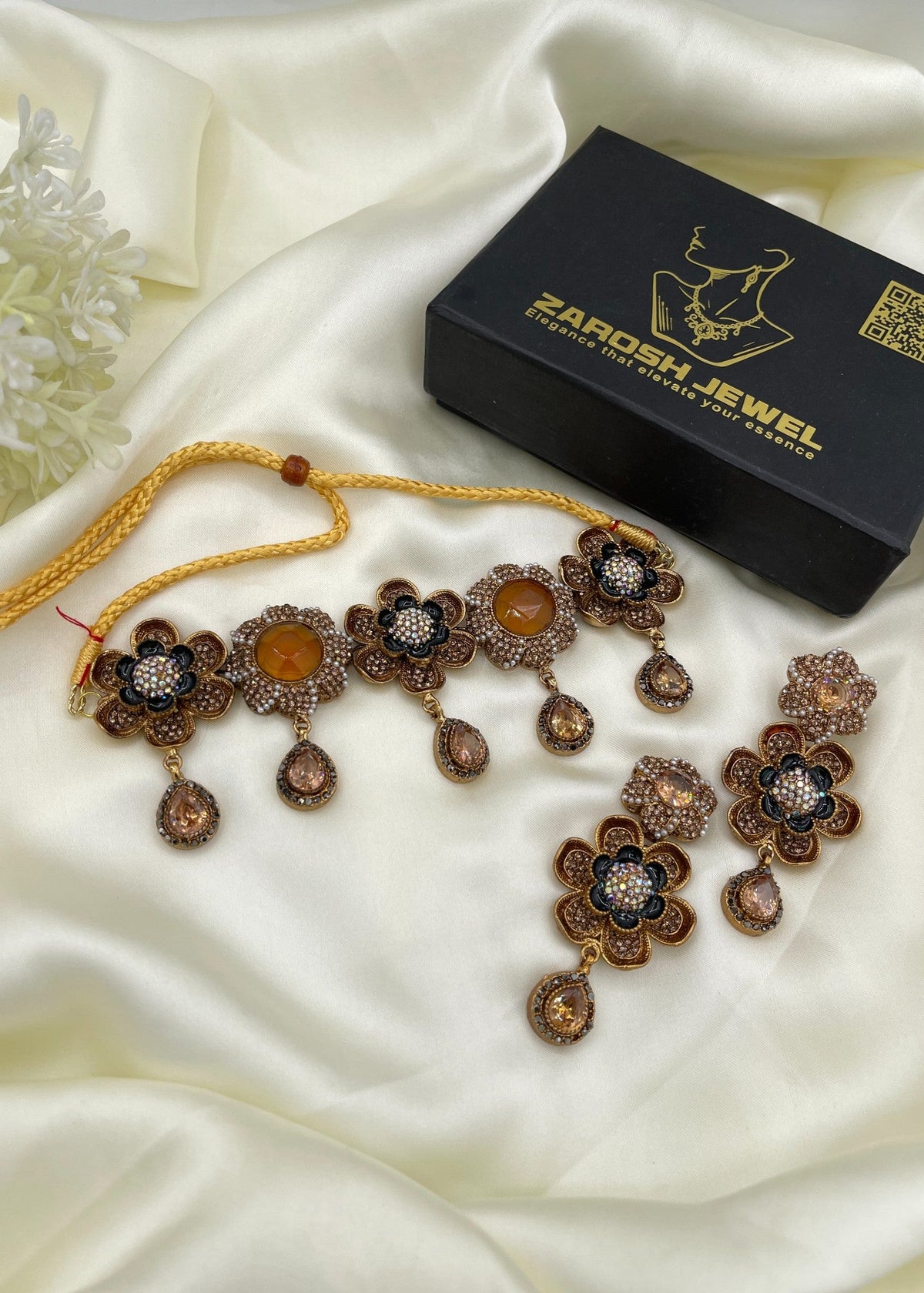Shop the Minsa Royal Choker Set from Zarosh Jewel
